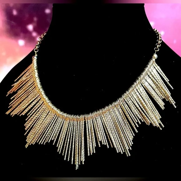 Gold tone spike necklace​​ - Picture 3 of 4